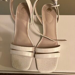 off white leather textured kitten heels Size 8